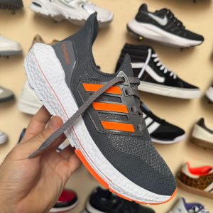 UltraBoost Gris y Naranja