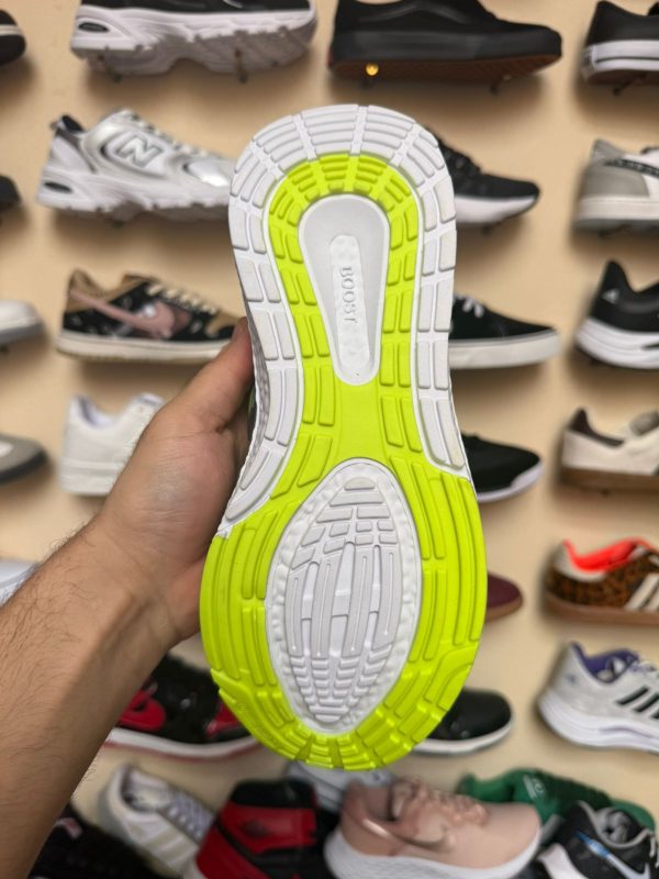 UltraBoost Gris y Verde - Image 5