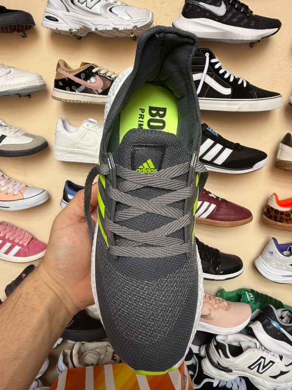 UltraBoost Gris y Verde - Image 2
