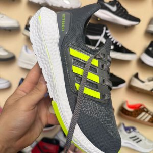 UltraBoost Gris y Verde